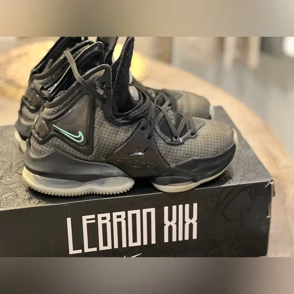 Lebron hot sale shoe laces